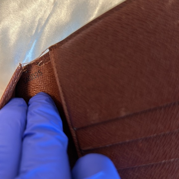 Louis Vuitton - Unisex Mono Bifold Wallet - Picture 5 of 15